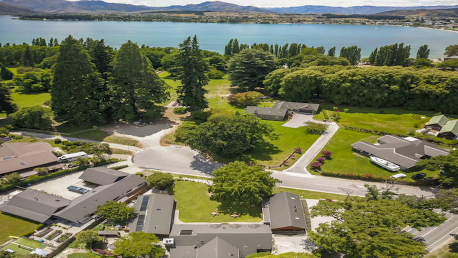 Proximately to Lake through neighbouring Wanaka Station Park - to #thatwanakatree