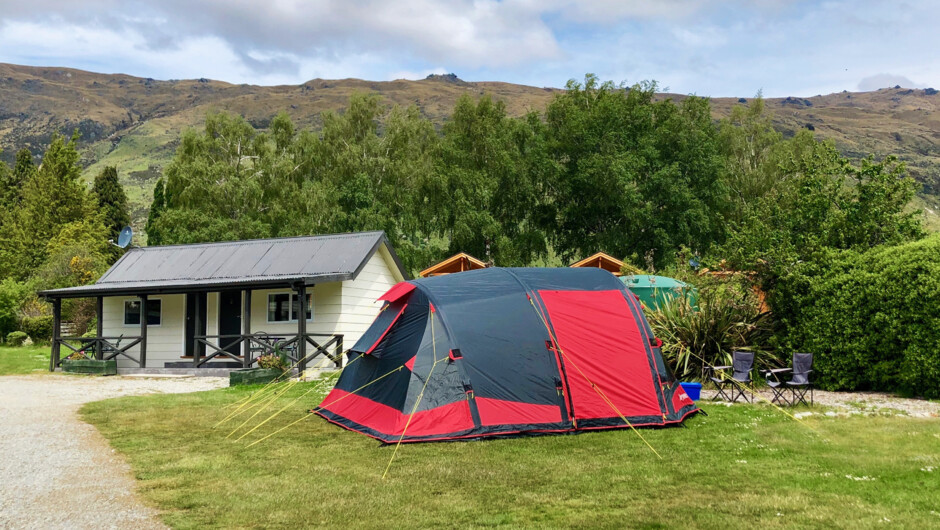 Powered/unpowered RV, caravan & tent sites.