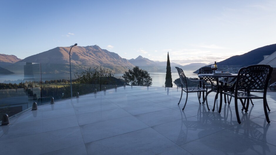 Enjoy spectacular views from this prestigious Queenstown Hill address