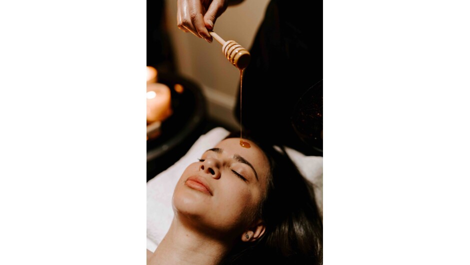 Nourish your dry skin with our Manuka Honey facial