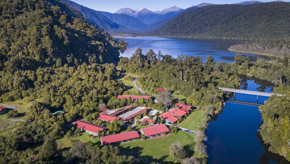 Explore the Lake Moeraki wilderness in comfort and style.