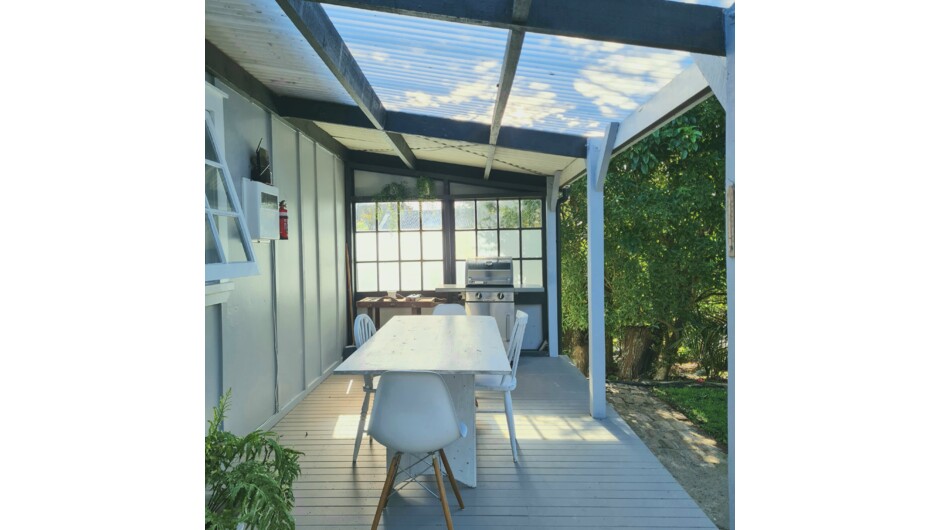 Covered verandah and alfresco dining