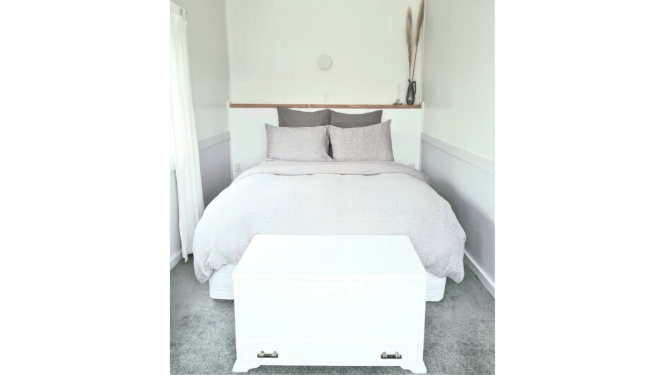 Bedroom, quality linen and queen size bed