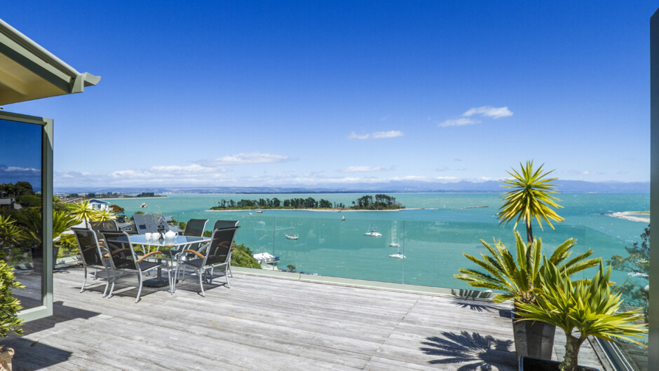 Expansive balcony decks & breathtaking unimpeded vistas