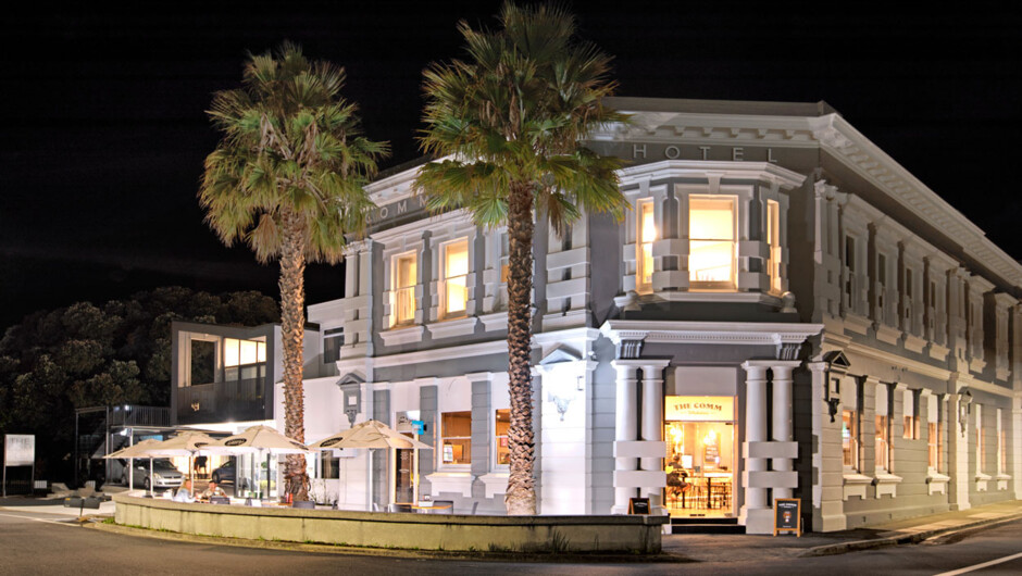 Inside the 1917 Bank of New Zealand building you'll find The Comm Restaurant and Bar and upstairs are the 6 Heritage Suites and 2 Heritage Twin Suites. The building is a major landmark in the streetscape and is highly visible when viewed along The Strand.