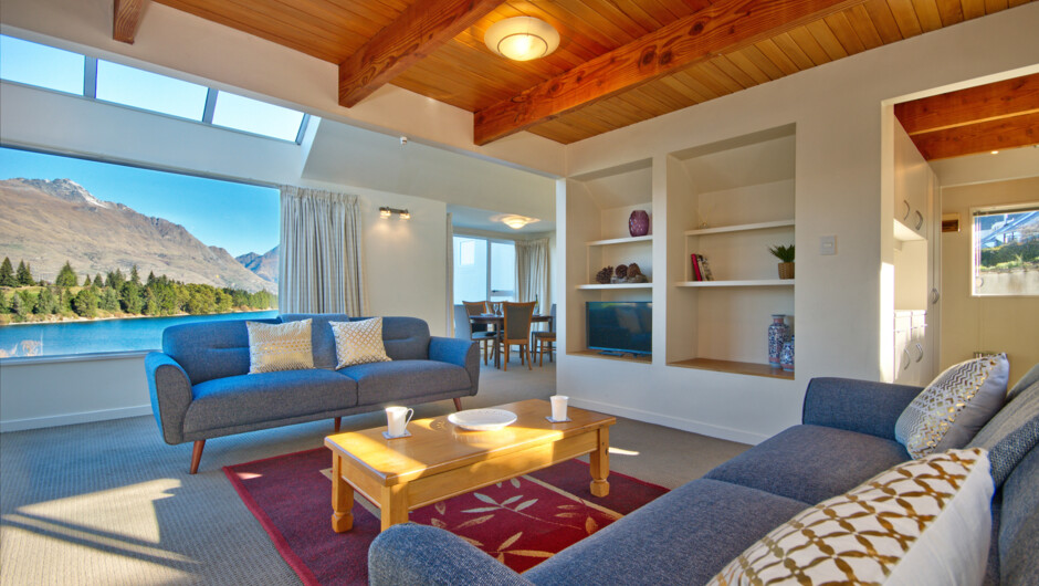 Large lounge area with views of lake & mountains.