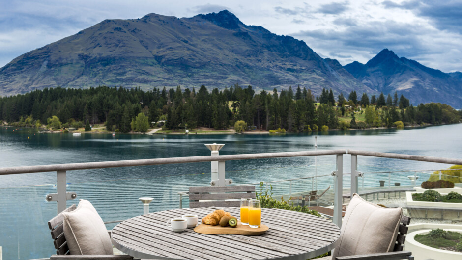 Oaks Queenstown Club Suites - 1 Bedroom Lake View - Balcony