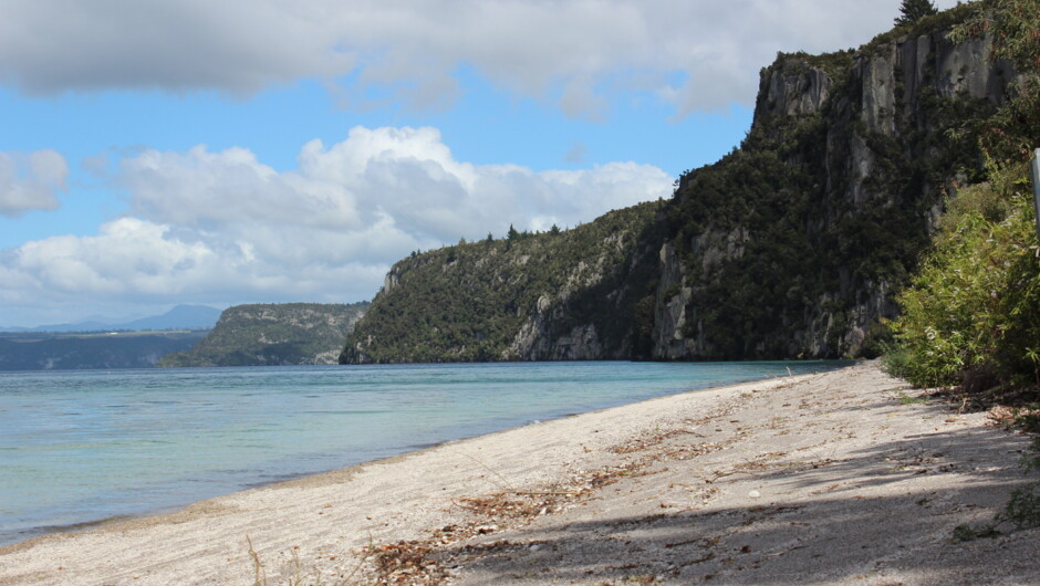 Kayaking through the Western Bays - Waihora to Kinloch with Taupo Kayaking Adventures