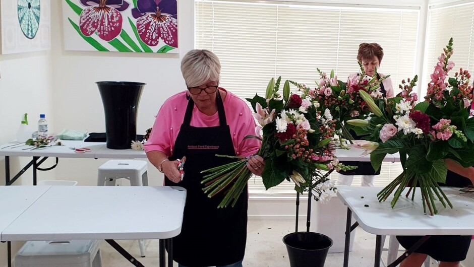 Private Group Class -  Florist spiral bouquets in glass vase