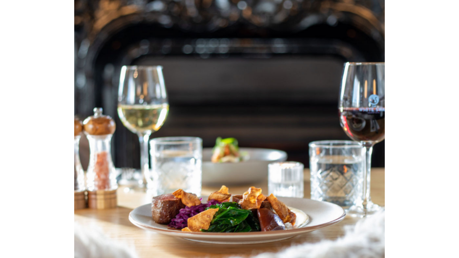 The Captain’s Dining Room was voted in the Top 250 New Zealand Restaurants in the 2023/24 Cuisine Good Food Guide. The Captain’s Dining Room presents a seasonal menu curated by our Executive Chef and Head Chef. This menu celebrates the very best ingredien