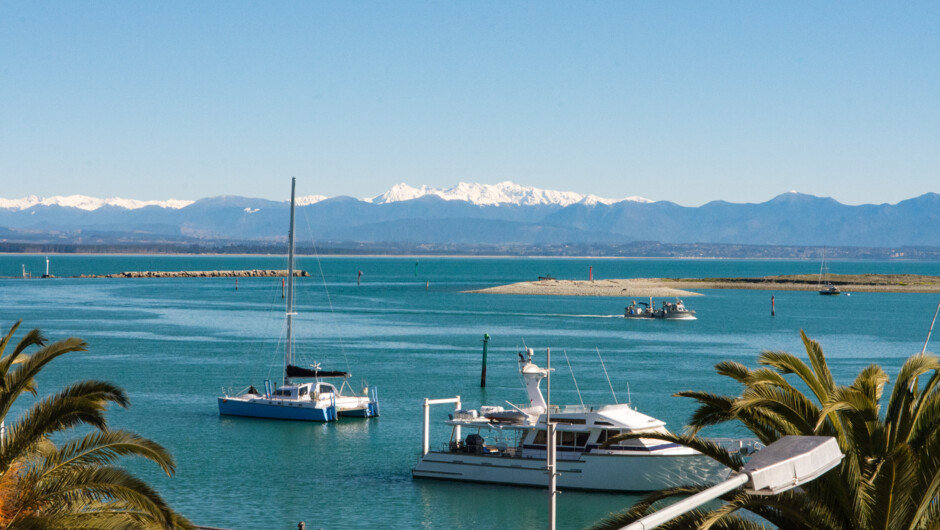 Latitude Apartment - Stunning waterfront position.