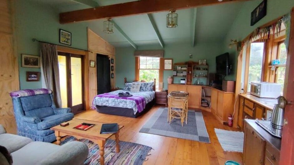 Treetops studio, stunning views into the bush and over the garden to the river valley beyond.