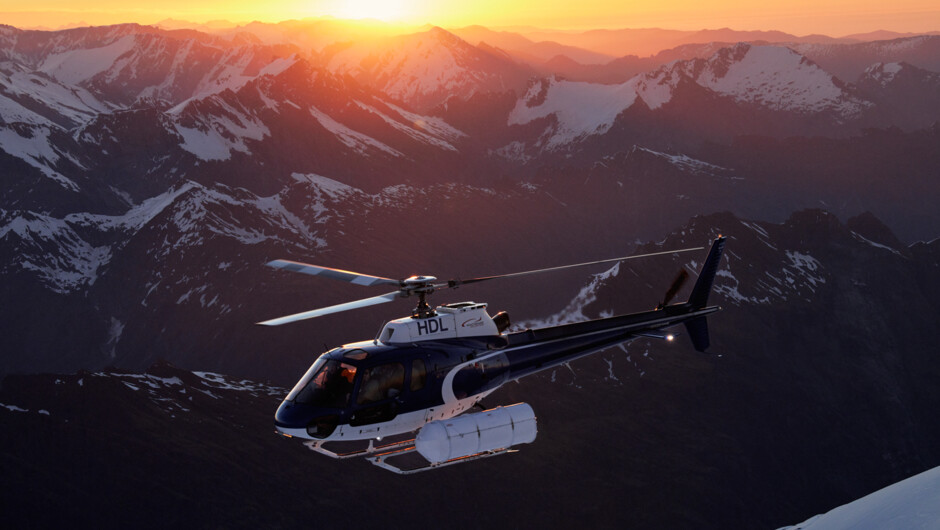 Awe-inspiring beauty of the Southern Alps under perfect light "golden hour"