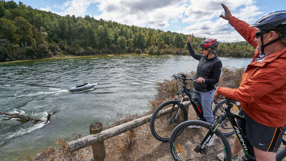 Get dropped of at the end of the Lake2Lake cycle trail at Balloon Loop to ride back to Te Anau or have us pick you and your bikes up there and shuttle you back to the Lake Te Anau control gates.