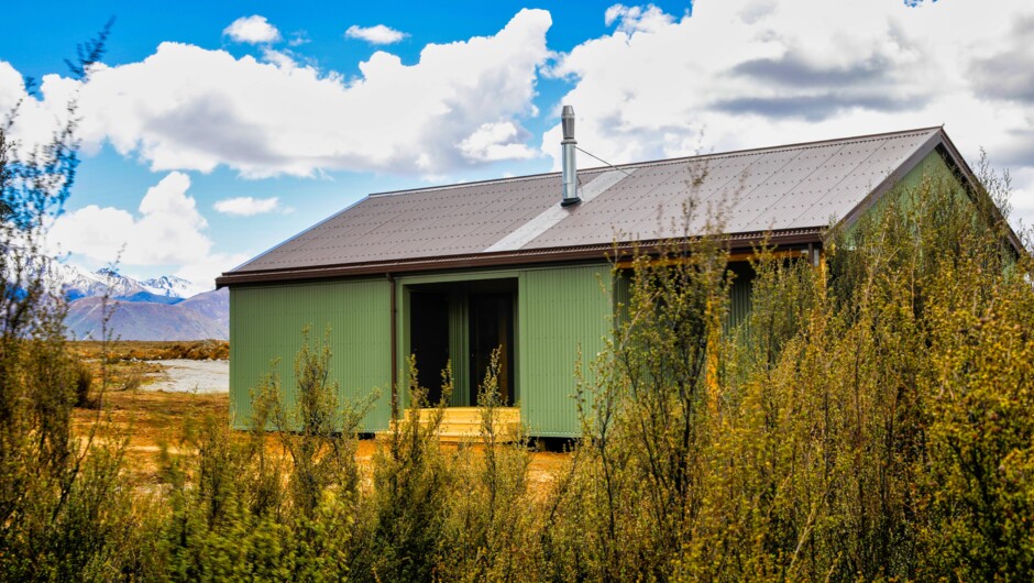 Esk backcountry hut. Fully self-contained, hot water, full kitchen, fridge and freezer, flushing toilet.