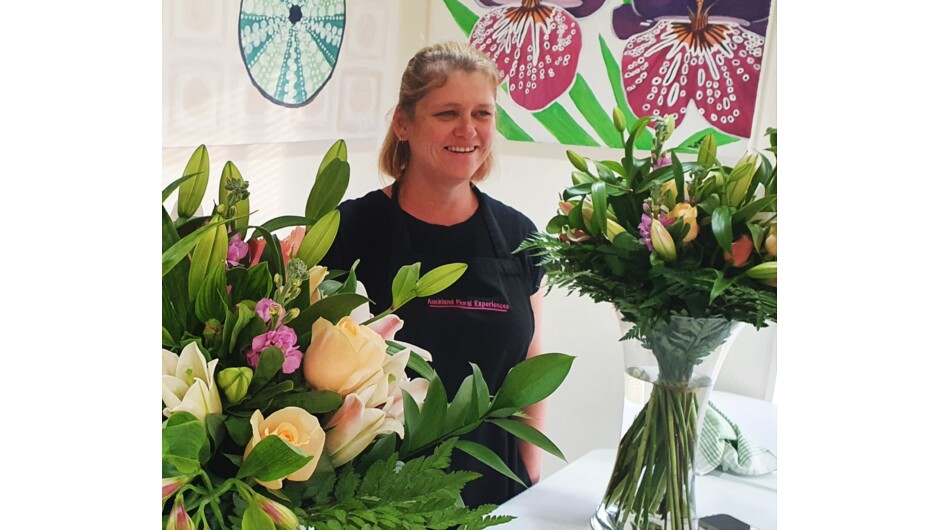 Private Class - Spiral Bouquet  in Glass Vase Workshop