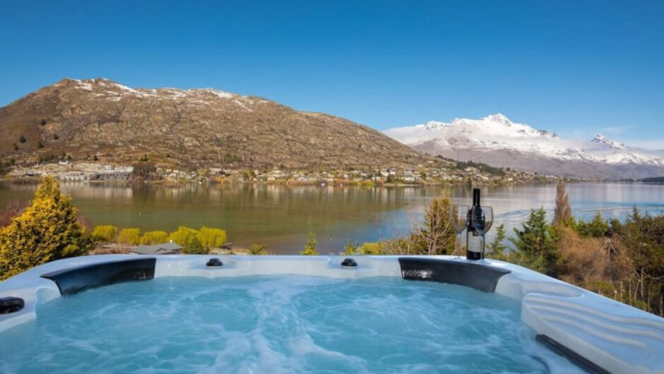 Spa pool overlooking Lake Wakatipu