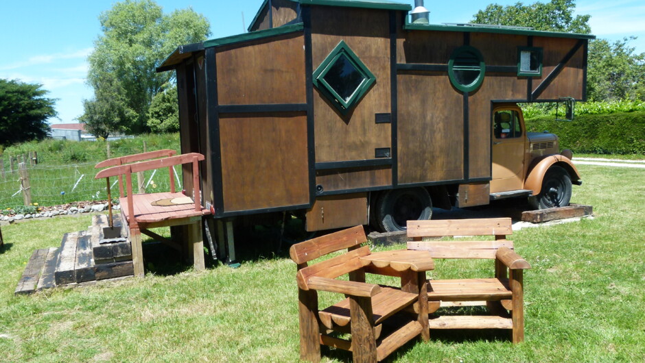 House Truck and outdoor seating - Wacky Stays, Kaikoura