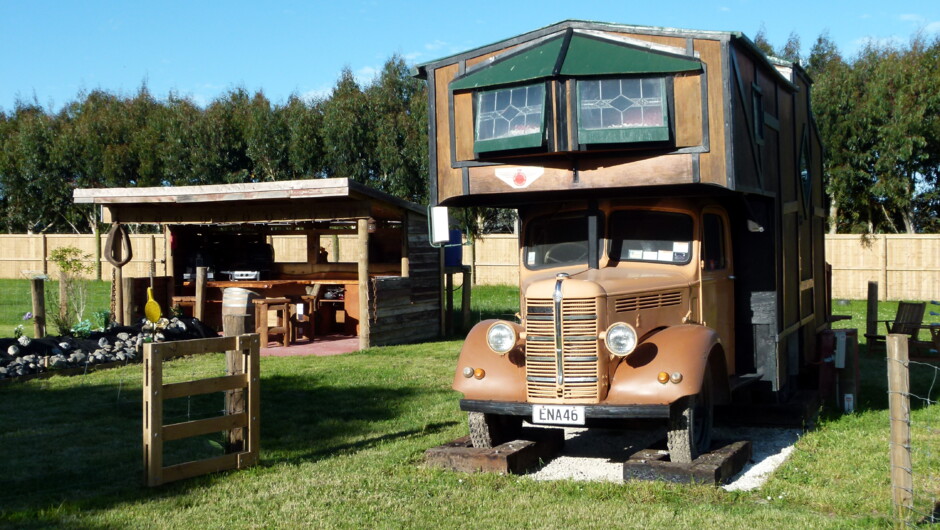 House Truck and barbecue shelter - Wacky Stays, Kaikoura