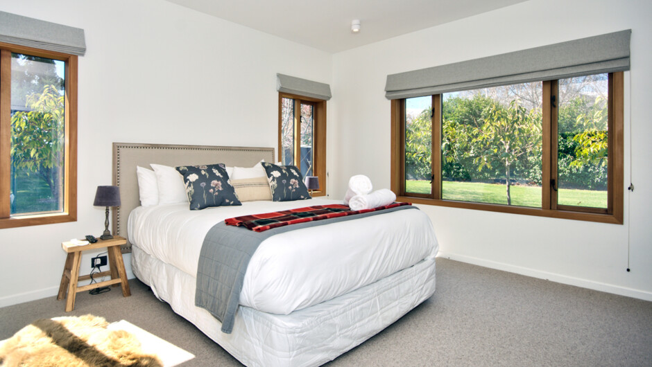 Master bedroom with Ensuite & robe