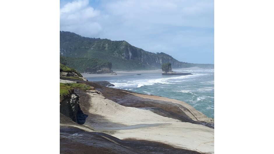 West Coast road on the way to Punakaiki (Pancake rocks)