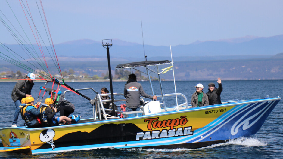 Fly hight with Taupo Parasail.