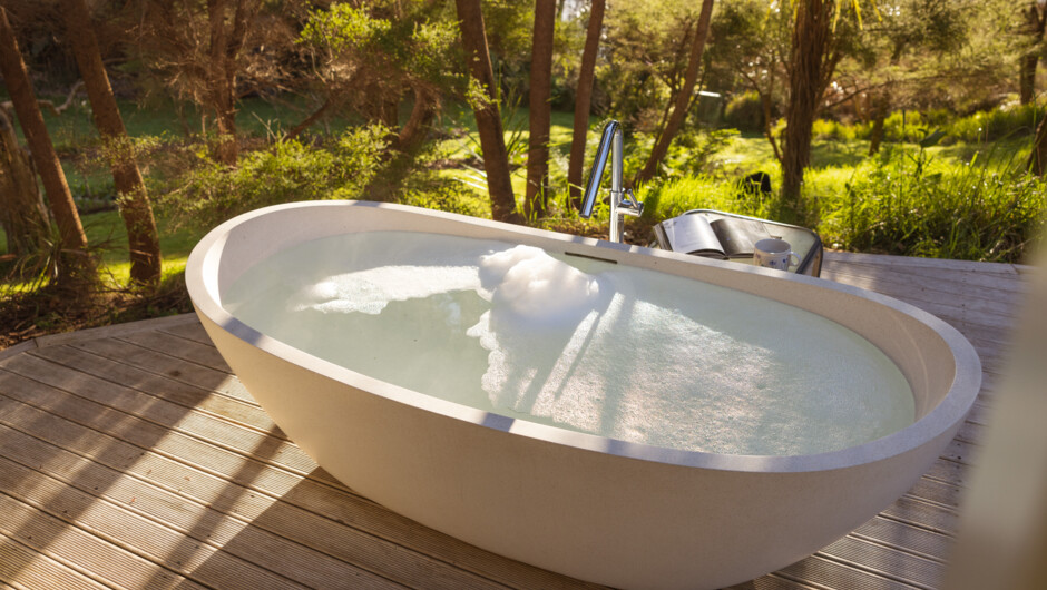 Outdoor bath with stunning Harbour views.