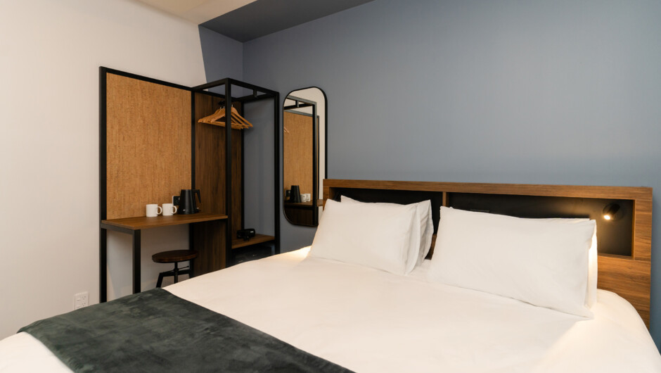 King Rooms giving you a hassle-free, private experience with your travel buddy. Private rooms have ensuites, plus desk, wardrobe, min fridge and kettle.