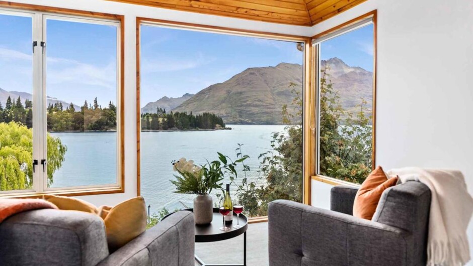 Relax and unwind, the views overlooking Lake Wakatipu will instantly lure you towards the windows.