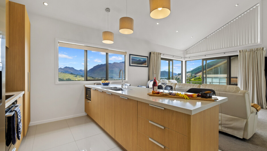 Queenstown Lake Views - Upstairs Apartment