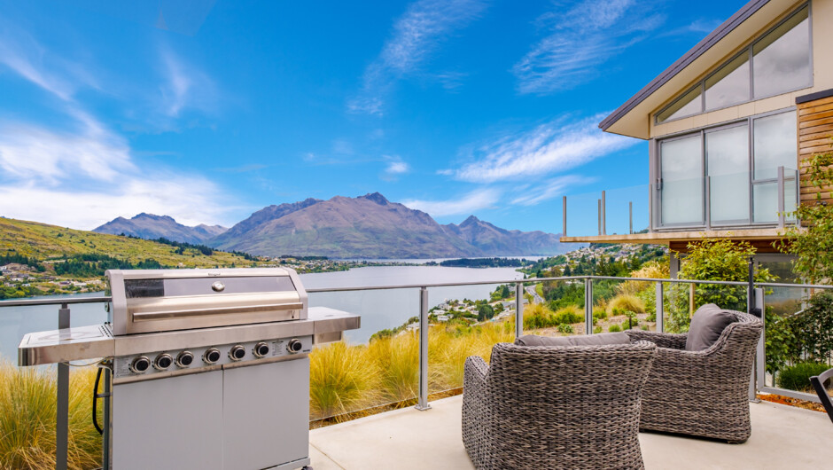 Queenstown Lake Views - Upstairs Apartment