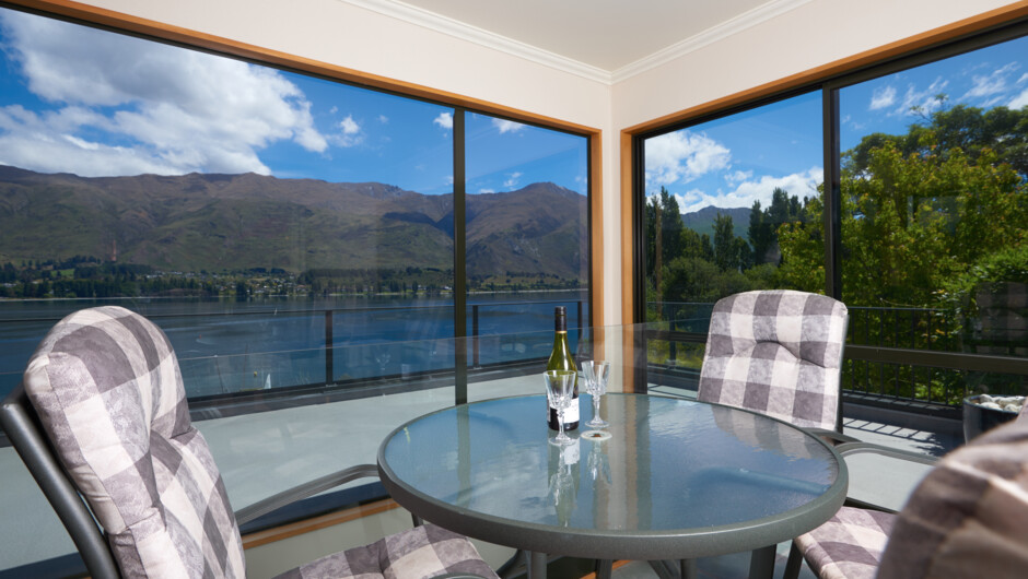 Lakeside Serenity - Wanaka Holiday Home | Accommodation in Wānaka, New ...