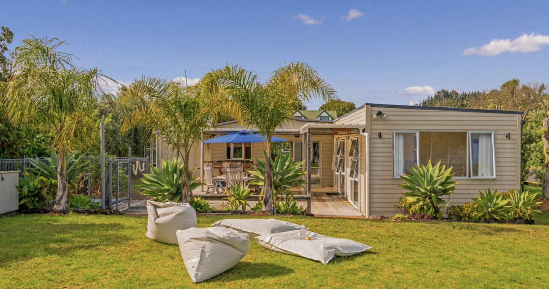 Oysters Retreat - Cooks Beach Holiday Home 