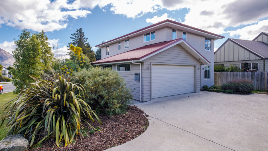 Hunter's Retreat - Wanaka Holiday Home