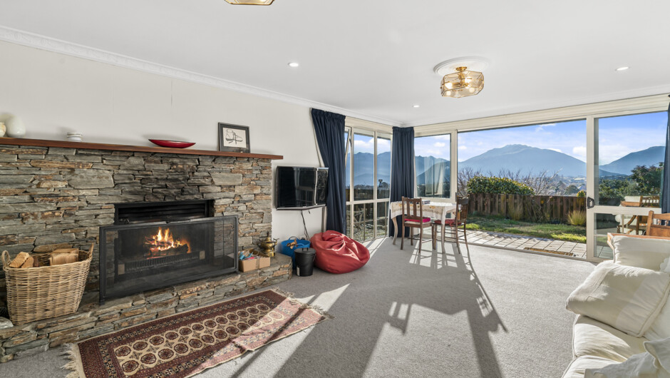 Manuka Views - Wanaka Holiday Home | Accommodation in Wānaka, New Zealand