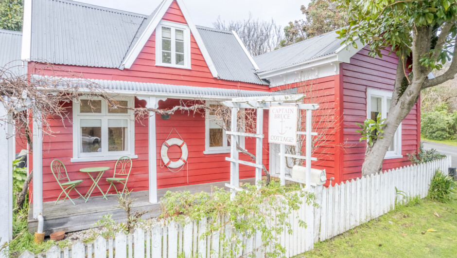 Bruce Cottage - Akaroa Holiday Home