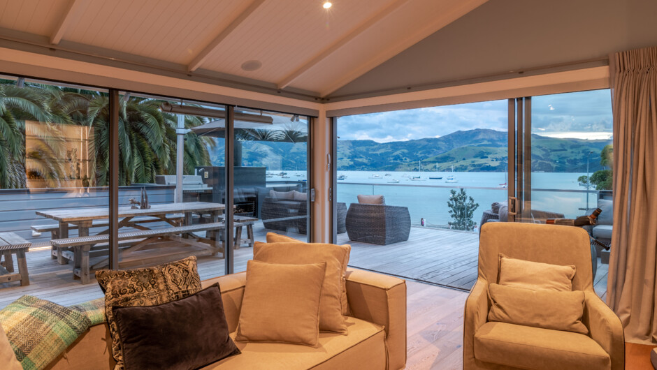 Beach View Retreat - Akaroa Holiday Apartment