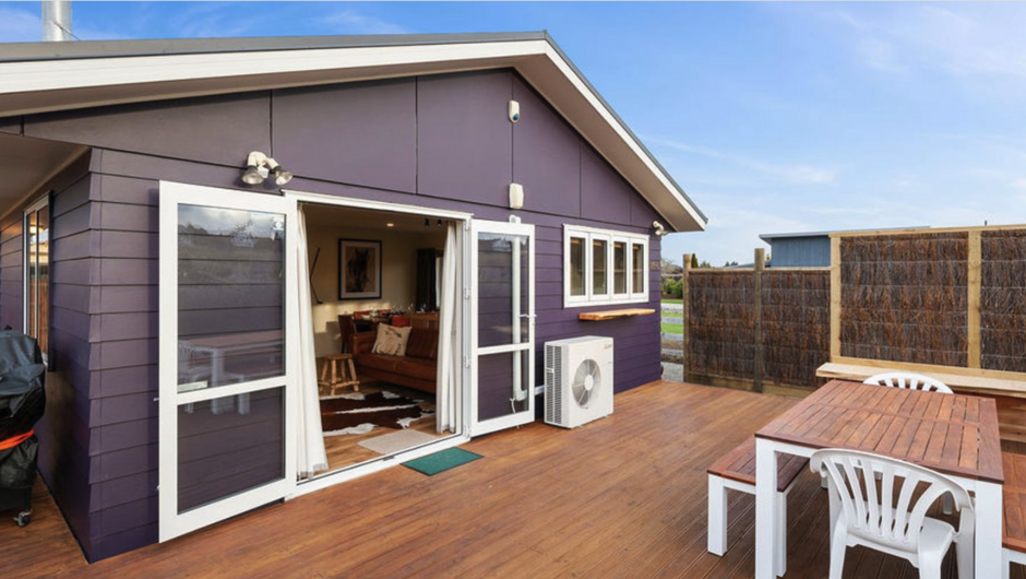 The Purple House - Ohakune Home with Spa Pool