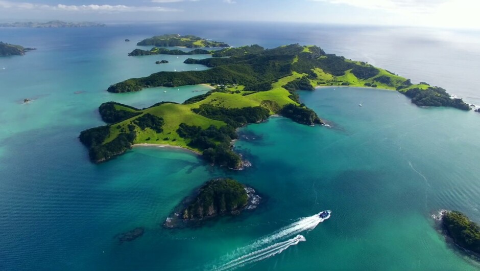 Bay of Islands - Hole in the Rock Dolphin Cruise