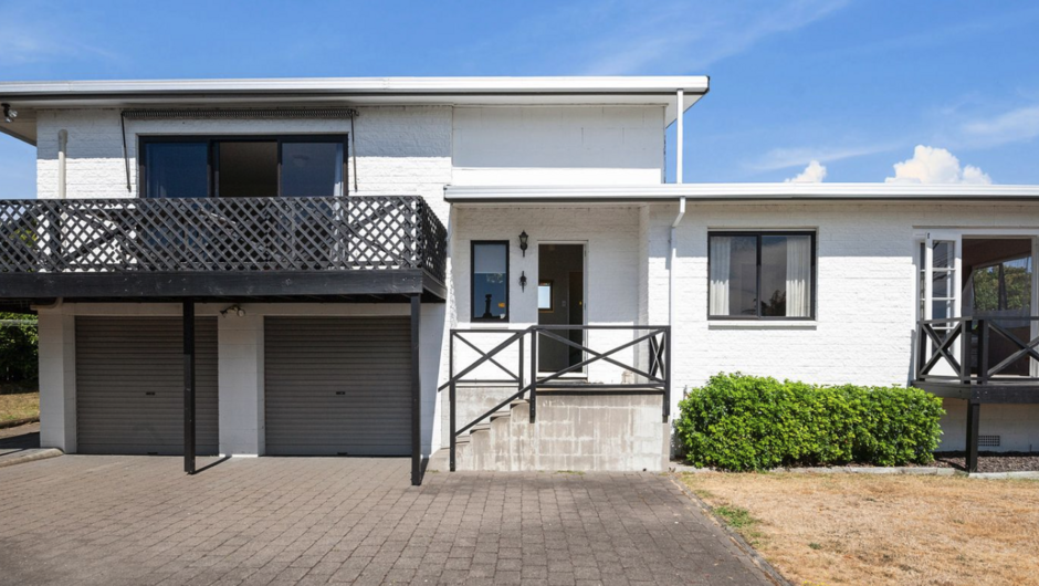 Lake Vista at Two Mile Bay- Taupo Central Home