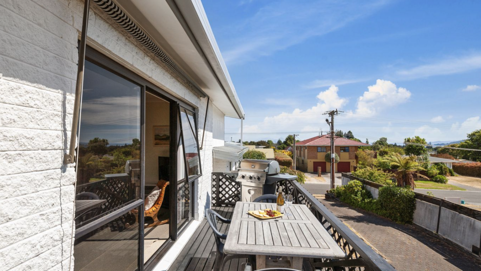 Lake Vista at Two Mile Bay- Taupo Central Home