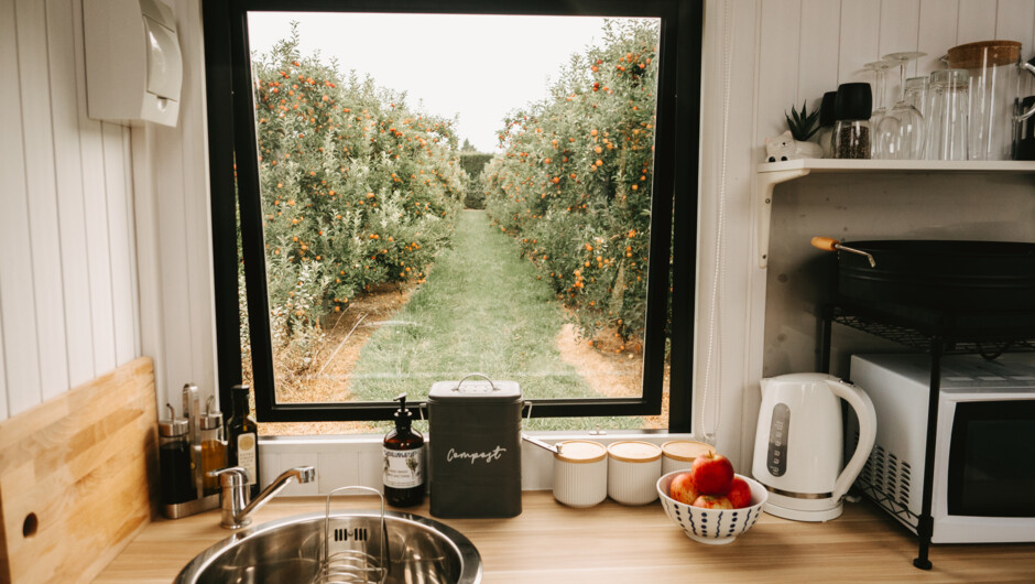 Experience the convenience of a fully equipped kitchenette in our tiny house, designed to make your stay comfortable and homey.