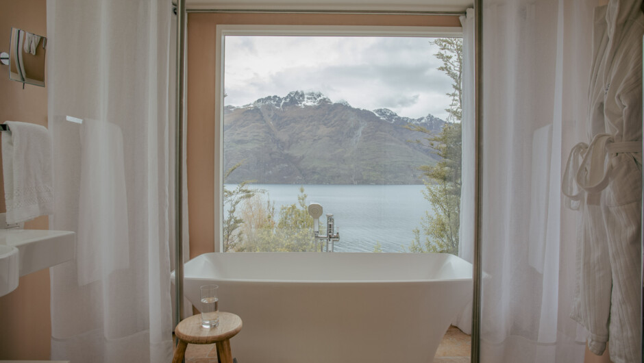 Grand Lake View Suite Bathroom