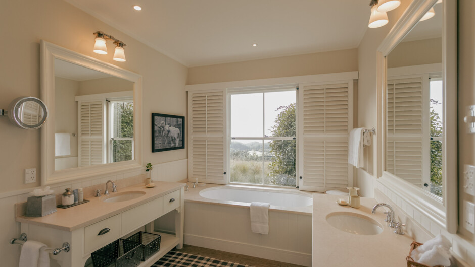 Rosewood Cape Kidnappers Grand Ridge Junior Suite Bathroom