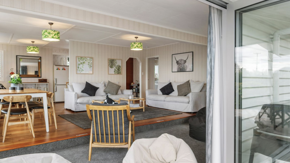 Radiant Rainbow Point - Taupo Holiday Home