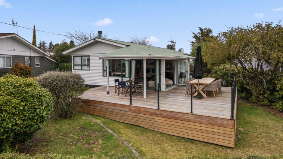 Radiant Rainbow Point - Taupo Holiday Home