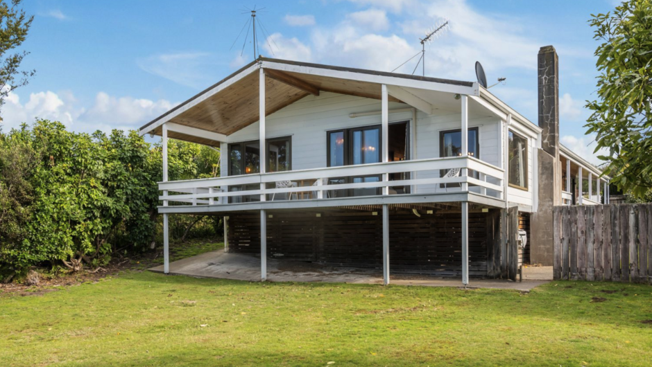 Lakefront Gem - Kuratau Holiday Home