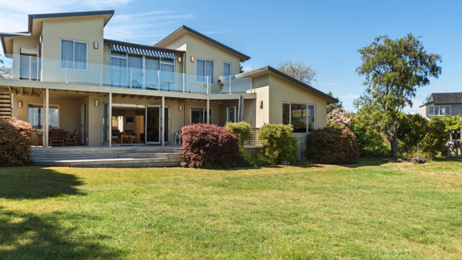 Lakeside Vistas Magic - Rainbow Point Home