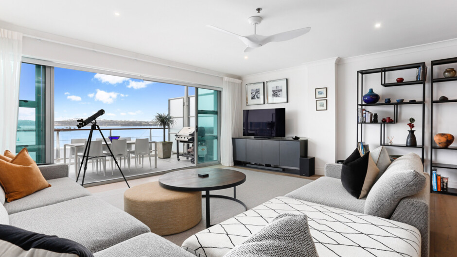 Princes Wharf Apartments by Urban Rest - Living Room