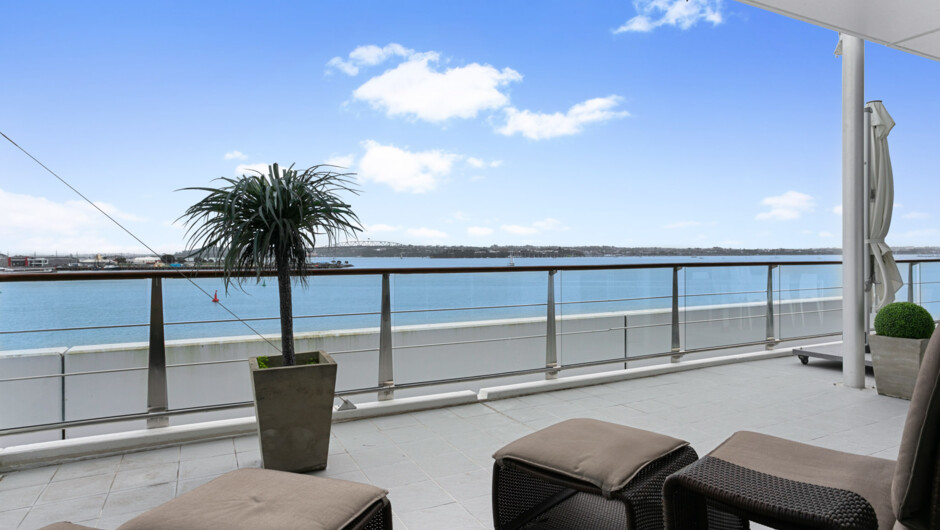 Princes Wharf Apartments by Urban Rest - Balcony